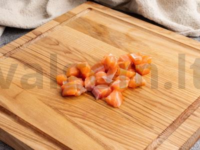 Avokadų ir rūkytos žuvies salotos Žingsnis 1