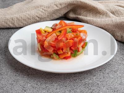 Avokadų ir rūkytos žuvies salotos pagrindine nuotrauka