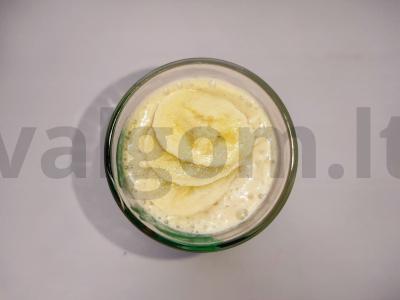Bananų ir sultingų persikų kokteilis pagrindine nuotrauka