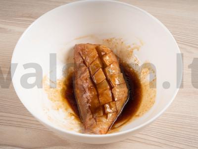 Ešeriai sojų padaže ir meduje. Žingsnis 3
