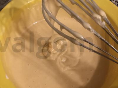 Švelnūs kefyro keksiukai Žingsnis 6