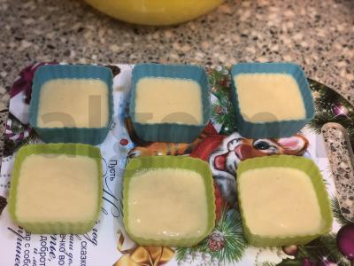 Švelnūs kefyro keksiukai Žingsnis 7