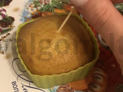 Švelnūs kefyro keksiukai Žingsnis 8