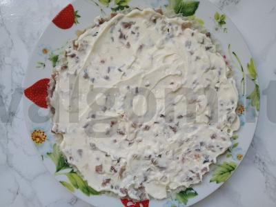 Silkės salotos ant vaflinių pyragėlių Žingsnis 2