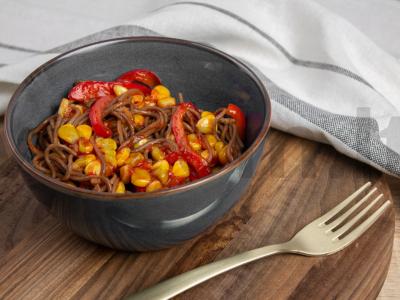 Soba su kukurūzų ir salsos padažu pagrindine nuotrauka
