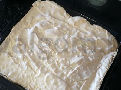 Subtilus meringue ritinys su uogomis Žingsnis 4