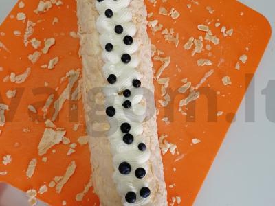 Subtilus meringue ritinys su uogomis Žingsnis 6
