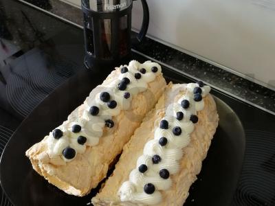 Subtilus meringue ritinys su uogomis Žingsnis 7