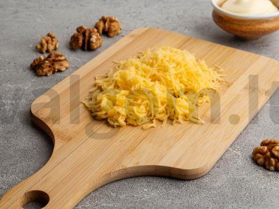 Kiaušiniai, įdaryti sūriu, česnakais ir graikiniais riešutais Žingsnis 1