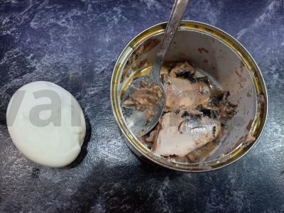 Makaronai su kiaušiniais ir žuvies konservais Žingsnis 4