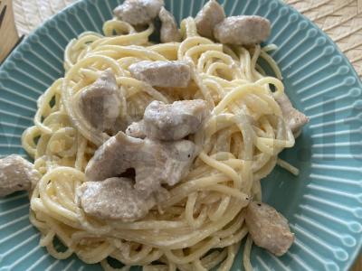 Makaronai su vištienos filė grietinėlėje pagrindine nuotrauka