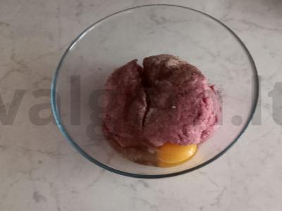 Naminiai kotletai su grikių makaronais garnyrui Žingsnis 2