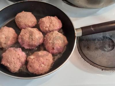 Naminiai kotletai su grikių makaronais garnyrui Žingsnis 5