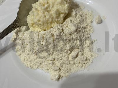 Varškės sūris ant miltų ir manų kruopų Žingsnis 4