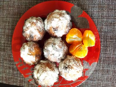 Šokoladiniai keksiukai desertui pagrindine nuotrauka