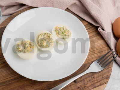 Kiaušiniai, įdaryti krapais ir majonezu Žingsnis 4