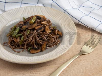 Soba su karališkaisiais grybais, pupelėmis ir sriracha padažu Žingsnis 5