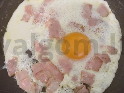 Glaistytas omletas su rūkyta šonine Žingsnis 4