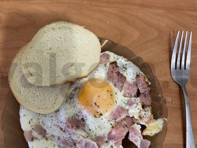 Glaistytas omletas su rūkyta šonine pagrindine nuotrauka