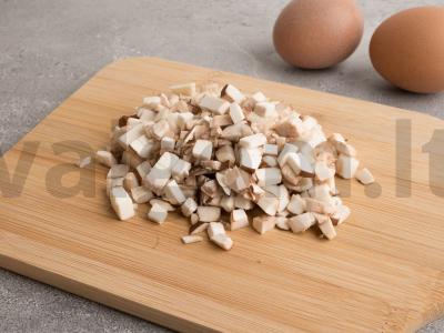 Orkaitėje kepti įdaryti kiaušiniai su grybais ir česnakais Žingsnis 1