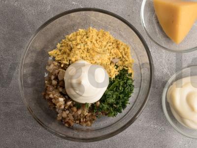 Orkaitėje kepti įdaryti kiaušiniai su grybais ir česnakais Žingsnis 4