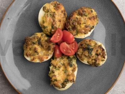 Orkaitėje kepti įdaryti kiaušiniai su grybais ir česnakais pagrindine nuotrauka