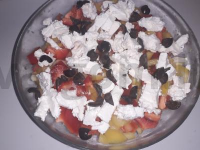 Sveikos salotos "Lengvumas" su fetos sūriu Žingsnis 4