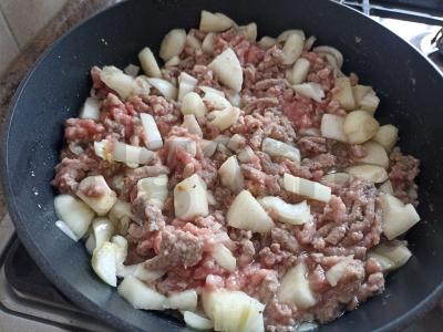 Makaronų troškinys su malta mėsa sūrio padaže Žingsnis 1