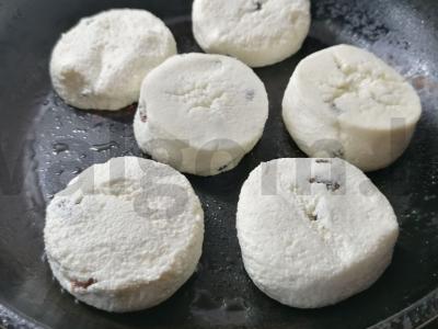 Sūrio pyragaičiai su sultenėmis be cukraus Žingsnis 4