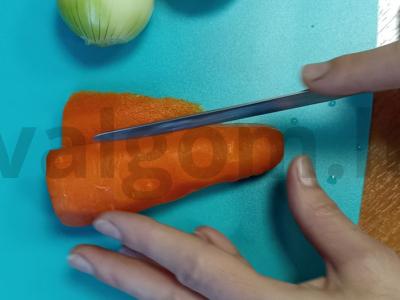 Salotos "Delight" su rūkyta vištiena, žirneliais ir ananasais Žingsnis 1