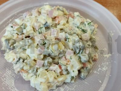 Salotos "Delight" su rūkyta vištiena, žirneliais ir ananasais pagrindine nuotrauka