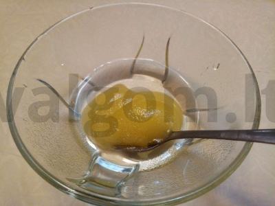 Gydomasis grogas nuo peršalimo su citrinų sultimis ir medumi Žingsnis 1