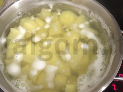 Lydekos su bulvėmis ir grietine Žingsnis 1