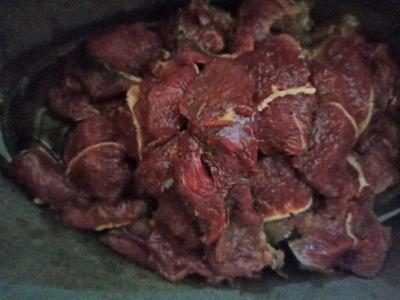 Klasikinis jautienos troškinys su brokoliais ir žiediniais kopūstais Žingsnis 1