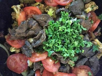 Klasikinis jautienos troškinys su brokoliais ir žiediniais kopūstais Žingsnis 3