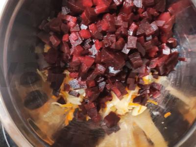 Turkiškos burokėlių salotos su mung pupelių daigeliais ir avinžirniais Žingsnis 4