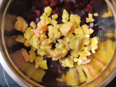 Turkiškos burokėlių salotos su mung pupelių daigeliais ir avinžirniais Žingsnis 5