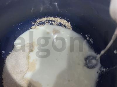 Dešrelės tešloje ant kefyro Žingsnis 1
