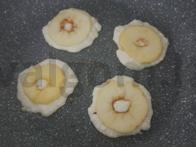 Baltyminiai blyneliai su obuoliais Žingsnis 6