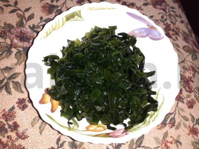 Wakame salotos su agurkais Žingsnis 1