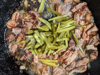 Oro kepta bulvių košė ir jautienos stroganoff su agurkais ir grybais Žingsnis 2