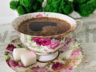 Kava su kakava ir cinamonu pagrindine nuotrauka
