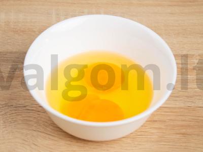 Soba su omletu ir žaliaisiais svogūnais Žingsnis 1