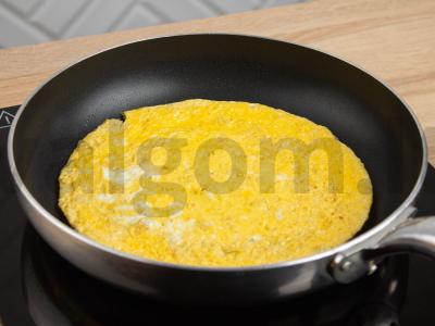 Soba su omletu ir žaliaisiais svogūnais Žingsnis 2