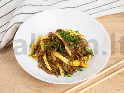 Soba su omletu ir žaliaisiais svogūnais Žingsnis 5