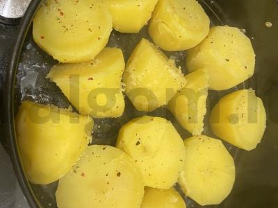 Keptos bulvės su prieskoniais ir šviežiomis žolelėmis Žingsnis 3