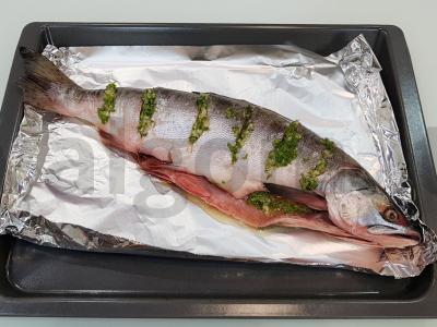 Lašiša, kepta su apelsinais, mėtomis ir česnakais Žingsnis 5