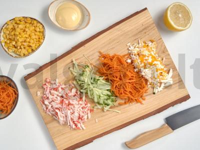 Salotos su kukurūzais ir korėjietiškomis morkomis Žingsnis 1