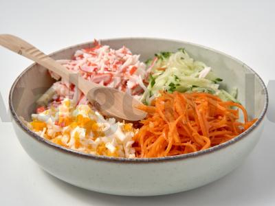 Salotos su kukurūzais ir korėjietiškomis morkomis Žingsnis 2