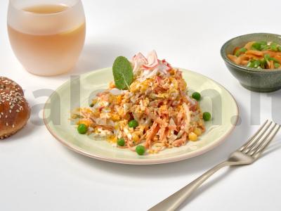 Salotos su kukurūzais ir korėjietiškomis morkomis pagrindine nuotrauka